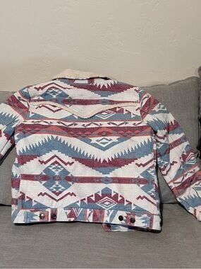 Wrangler Retro Womens Aztec Sherpa Lined Jacket

LWJ325M JAQUARD